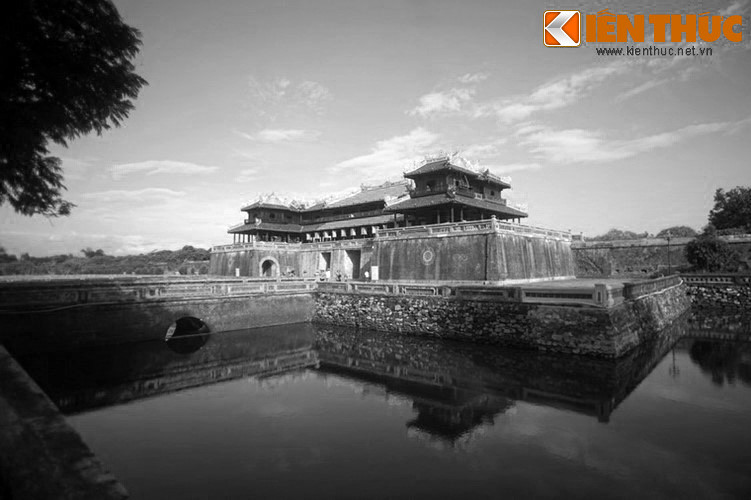 Tất cả các bậc vua chúa theo Nho giáo xưa đều xem trọng phương Nam vì Khổng Tử vốn xuất thân ở miền Nam. Chu Dịch mà Khổng Tử học cũng xuất xứ từ phương Nam nên văn hóa cổ coi phương Nam là phương của Thánh nhân.