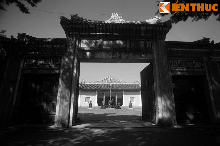 Nằm bên trong Tử Cấm Thành Huế, Duyệt Thị Đường được xây dựng vào năm 1826, triều vua Minh Mạng, là nhà hát cổ nhất của ngành sân khấu Việt Nam. Công trình là nơi biểu diễn các vở tuồng cung đình dành cho vua, hoàng thân quốc thích, các quan khách thưởng thức.