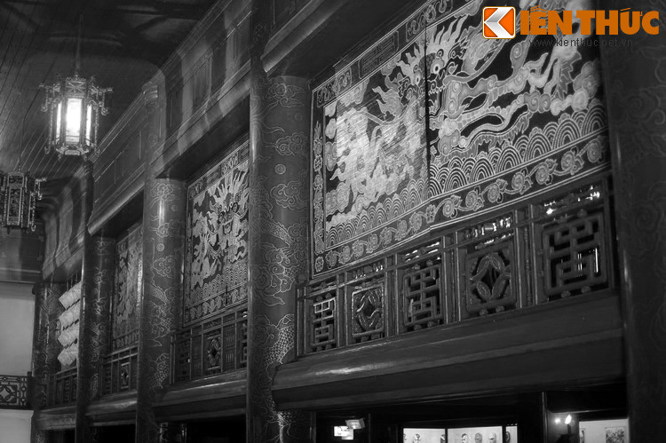 Cách trang trí này thể hiện sự hài hòa giữa quyền lực đế vương (hình tượng rồng) với cảnh trí xung quanh và xa hơn là cả vũ trụ. Đây vừa là đạo của người cầm quyền, vừa là sự thăng hoa mà nghệ thuật đem lại cho người thưởng thức.