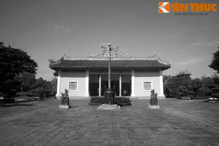 Có tầm vóc như “ngôi đền thiêng” của nền nghệ thuật cung đình nhà Nguyễn, mỗi đường nét kiến trúc của Duyệt Thị Đường đều ẩn chứa những ý nghĩa tâm linh sâu sắc, thể hiện sự tôn thờ cái đẹp của đấng quân vương.