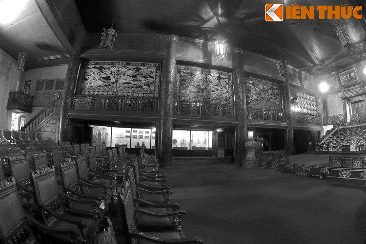 Có thể nói, với một vị vua, bước chân vào nhà hát Duyệt Thị Đường giống như bước vào một chốn linh thiêng. Chốn này là để tu dưỡng tinh thần, không phải để phóng túng tâm tham dật và hưởng lạc...