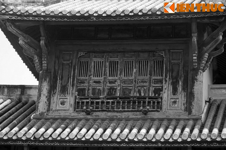 Bởi vì Mộc nhờ Thổ (đất, màu vàng, tượng trưng hoàng gia) mà trở nên cao lớn và có giá trị, đồng thời chính là thể hiện ân trạch hoàng gia vĩnh viễn sâu dày.