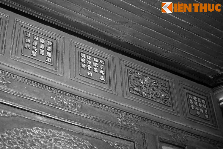 Cách thức trang trí trong kiến trúc điện Thái Hòa làm đậm thêm hàm ý của bốn chữ Nguyên, Hanh, Lợi, Trinh. Đó là hàng trăm bài thơ chữ Hán và các bức tranh đan xen với nhau theo lối "nhất thi nhất họa".