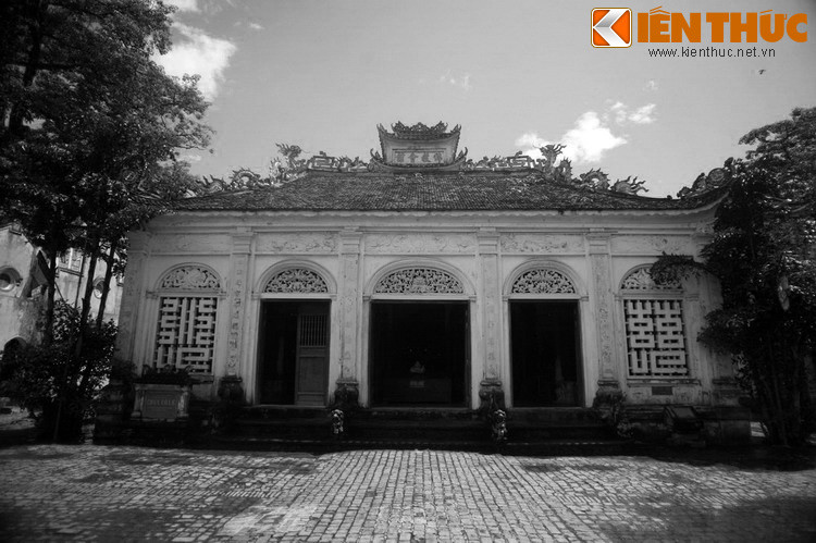 Dân gian kể rằng, sau khi lập chùa Cổ Lễ, thiền sư Minh Không đã sang nước Tống quyên góp đồng đem về đúc “An Nam Tứ Đại Khí” (4 bảo vật quý của Việt Nam), gồm tượng Phật chùa Quỳnh Lâm (Quảng Ninh); chuông Quy Điền (Hải Dương); tháp Báo Thiên (Hà Nội) và đỉnh Phổ Minh (Nam Định).