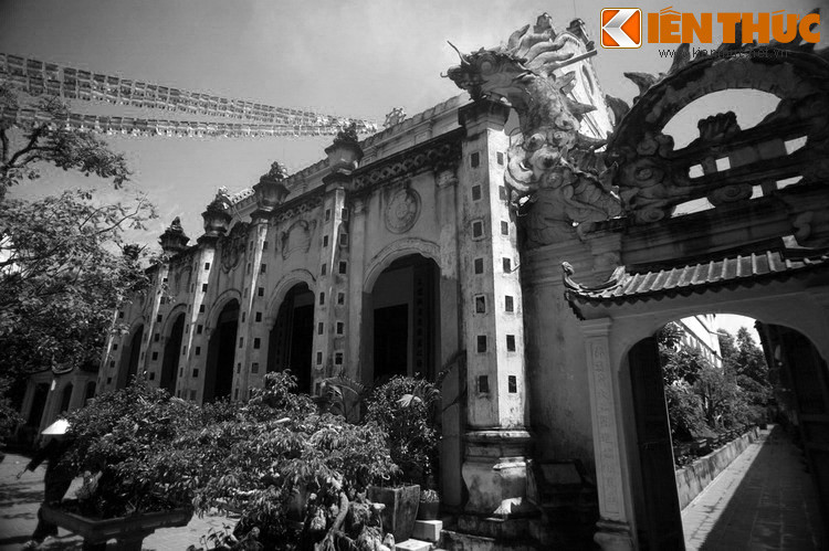 Đức Thánh tổ Từ Đạo Hạnh trụ trì chùa Sài Sơn, Đức Thánh tổ Nguyễn Minh Không trụ trì chùa Thần Quang (chùa Cổ Lễ), Đức Giác Hải Thiền sư trụ trì chùa Diên Phúc. Từ đó ba vị Thiền sư trở thành “Nam Thiên tam vị Thánh Tổ”.