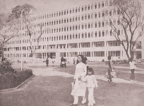 Năm 1972 – 1974, chính phủ Hàn Quốc tài trợ xây dựng khu nhà 5 tầng, với trang bị khá hiện đại. Bệnh viện Chợ Quán trở thành bệnh viện đa khoa, mang tên mới là “Trung tâm Y khoa Hàn - Việt”.