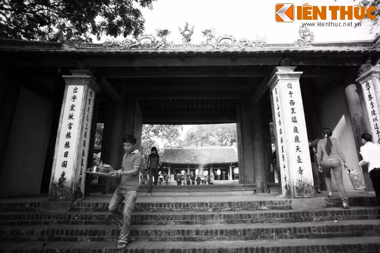 Giai thoai la ve ngoi den nam tren lung Rua Vang o Ha Noi