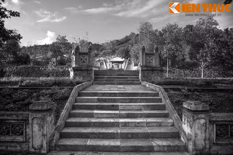 Đó là nơi có khe nước Cắn không bao giờ cạn, trước mặt là sông Ngàn Phố nước trong xanh, xung quanh là đồi núi, làng mạc nên thơ...