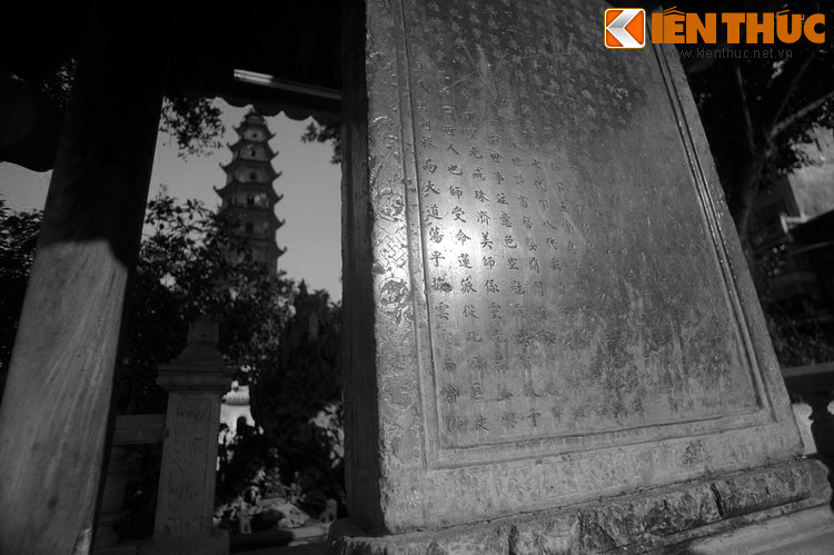 Để giúp người đời tránh hiện tượng trùng tang, ông đã viết ra bộ kinh “Thập nguyện cứu sinh” cùng với bộ ván làm bằng gỗ khắc bùa giải giúp cho những vong hồn đã khuất được siêu thoát.