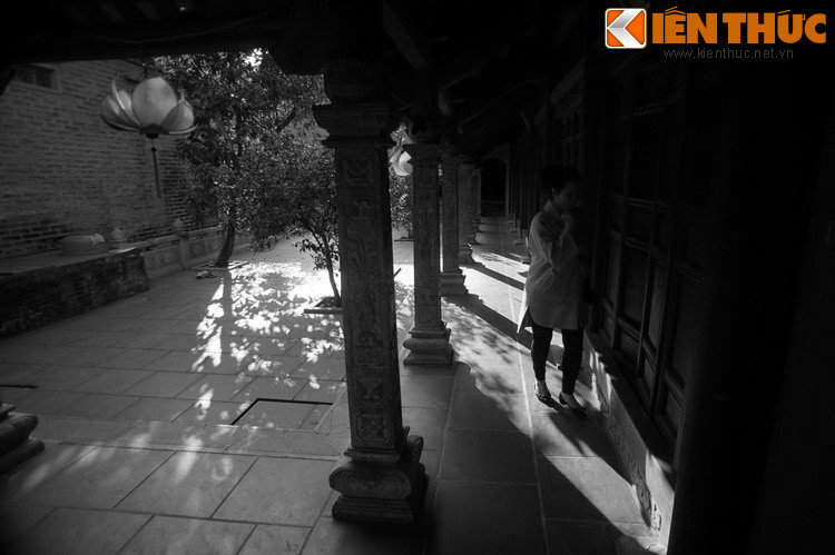 Dưới góc nhìn của khoa học hiện đại, trùng tang chỉ là một quan niệm dân gian mang màu sắc mê tín. Hiện tượng những cái chết liên tiếp trong gia đình chỉ là sự trùng hợp ngẫu nhiên, hoàn toàn có thể lý giải bằng lý thuyết xác suất. Ngoài ra, khái niệm “trùng tang” cũng không có trong Phật giáo.