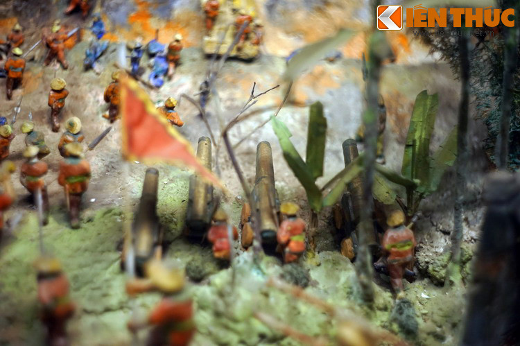 Nhiều loại hỏa khí tối tân của quân Tây Sơn như đại bác, hỏa hổ (ống phun lửa), hỏa cầu lưu hoàng (lựu đạn lửa) khiến kẻ thù thật sự khiếp đảm.