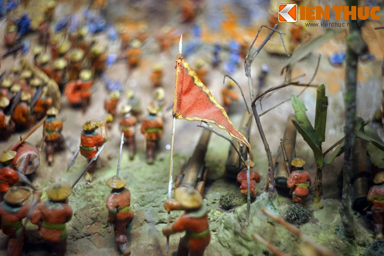 Được mở đường, đại quân của hoàng đế Quang Trung tiến lên công đồn với khí thế ngút trời.