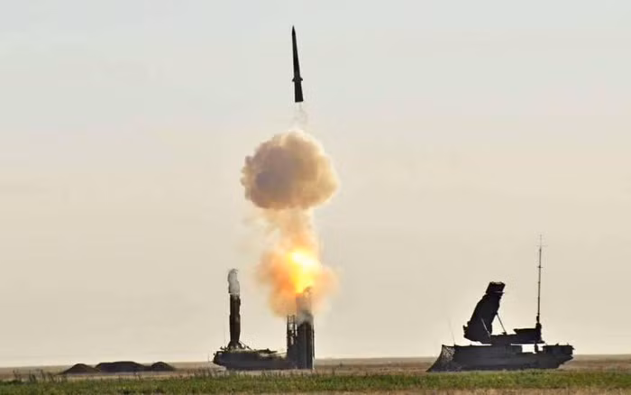 Tổ hợp phòng không này đã khẳng định khả năng đánh trúng mọi mục tiêu, kể cả phương tiện bay siêu vượt âm. Sở dĩ có được tính năng này là nhờ một tên lửa mới được chế tạo đặc biệt cho S-300V4.