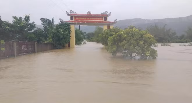 Một cổng làng ở Quảng Bình.