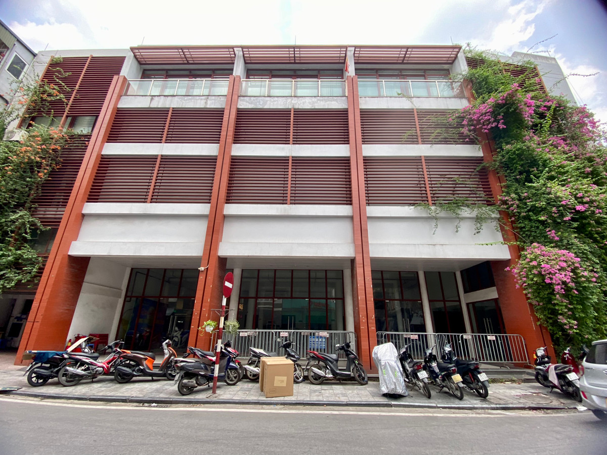  Nhà hát Ca múa nhạc Thăng Long - 31 Lương Văn Can không có rạp biểu diễn, chỉ là nơi dàn dựng tiết mục.