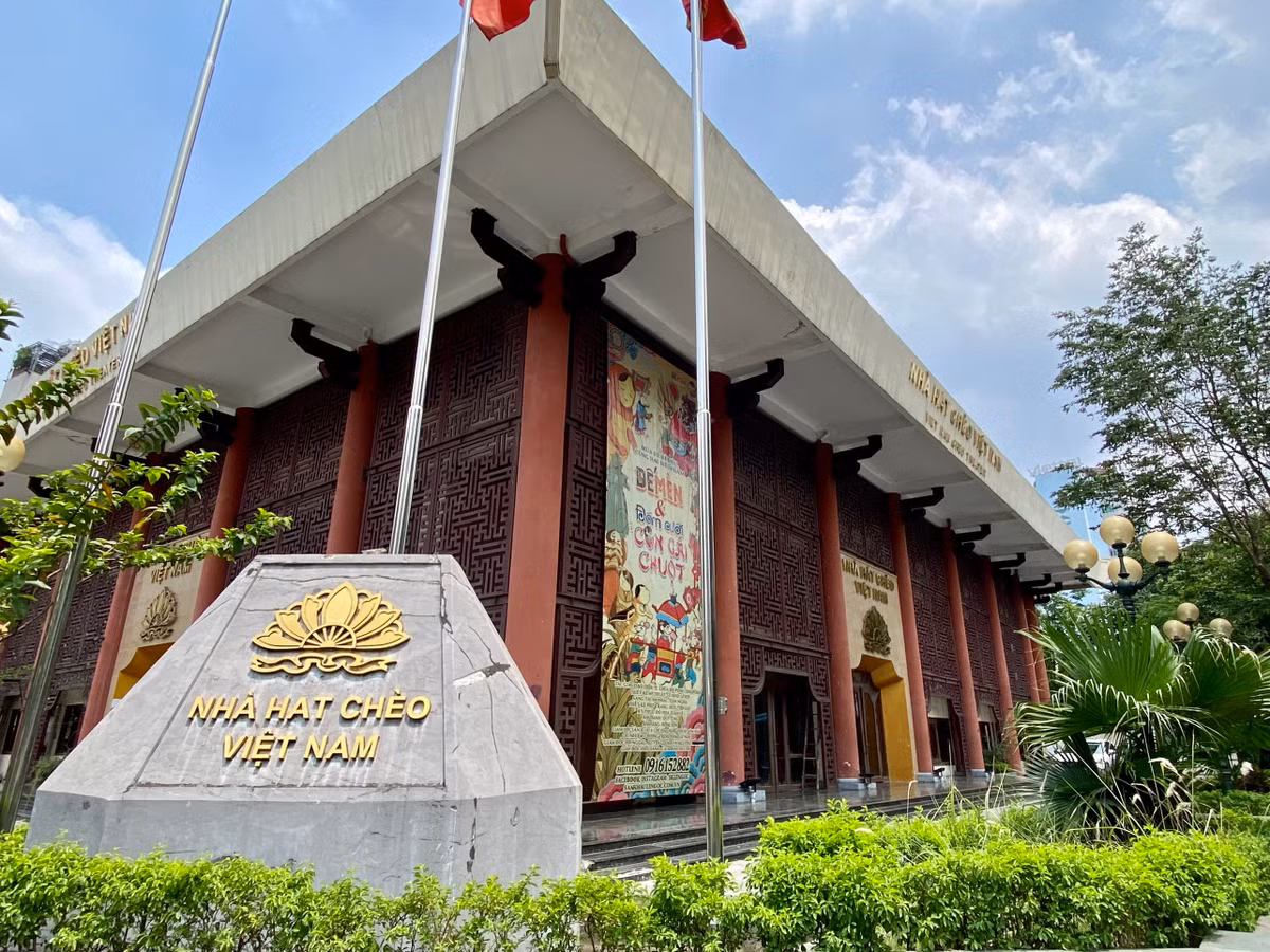  Nhà hát Chèo Việt Nam - 1 Giang Văn Minh được tu sửa vào năm 2018, có hơn 500 chỗ ngồi, ghế bọc nhung sang trọng. Tuy nhiên, rạp vẫn thưa vắng khách.