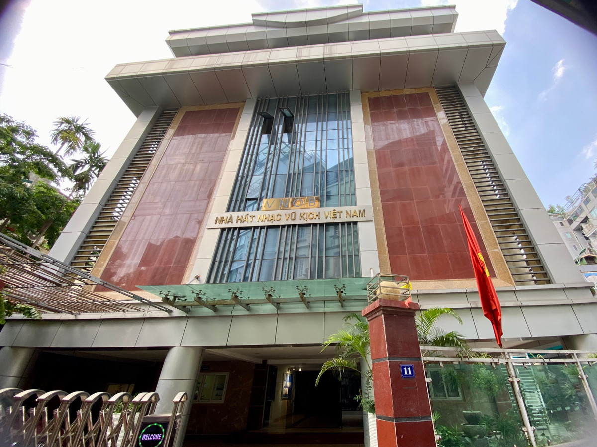  Nhà hát Nhạc Vũ kịch Việt Nam - 11 Núi Trúc, trải qua 60 năm xây dựng và phát triển, Nhà hát Nhạc Vũ Kịch Việt Nam đã đạt được nhiều thành tích lớn trên các sân khấu trong nước, quốc tế và vinh dự được nhận giải thưởng của Nhà nước.