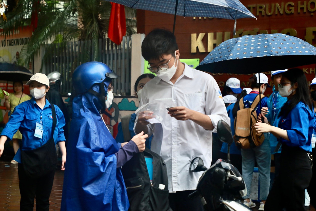 Sau 3 năm kỳ thi tốt nghiệp THPT phải tổ chức trong bối cảnh dịch Covid-19 diễn biến phức tạp, đây là kỳ thi quay trở về trạng thái bình thường. Học sinh lớp 12 dự thi năm nay cũng đã có một năm cuối trọn vẹn theo hình thức học trực tiếp. 