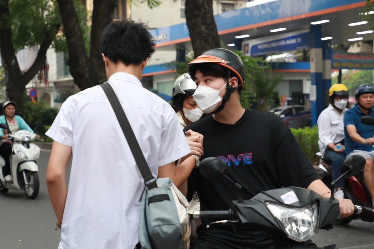 Sáng 10/6, học sinh sẽ thi môn Ngữ văn với thời gian làm bài 120 phút, chiều sẽ tiếp tục vào môn thi Ngoại ngữ với thời gian làm bài là 60 phút.