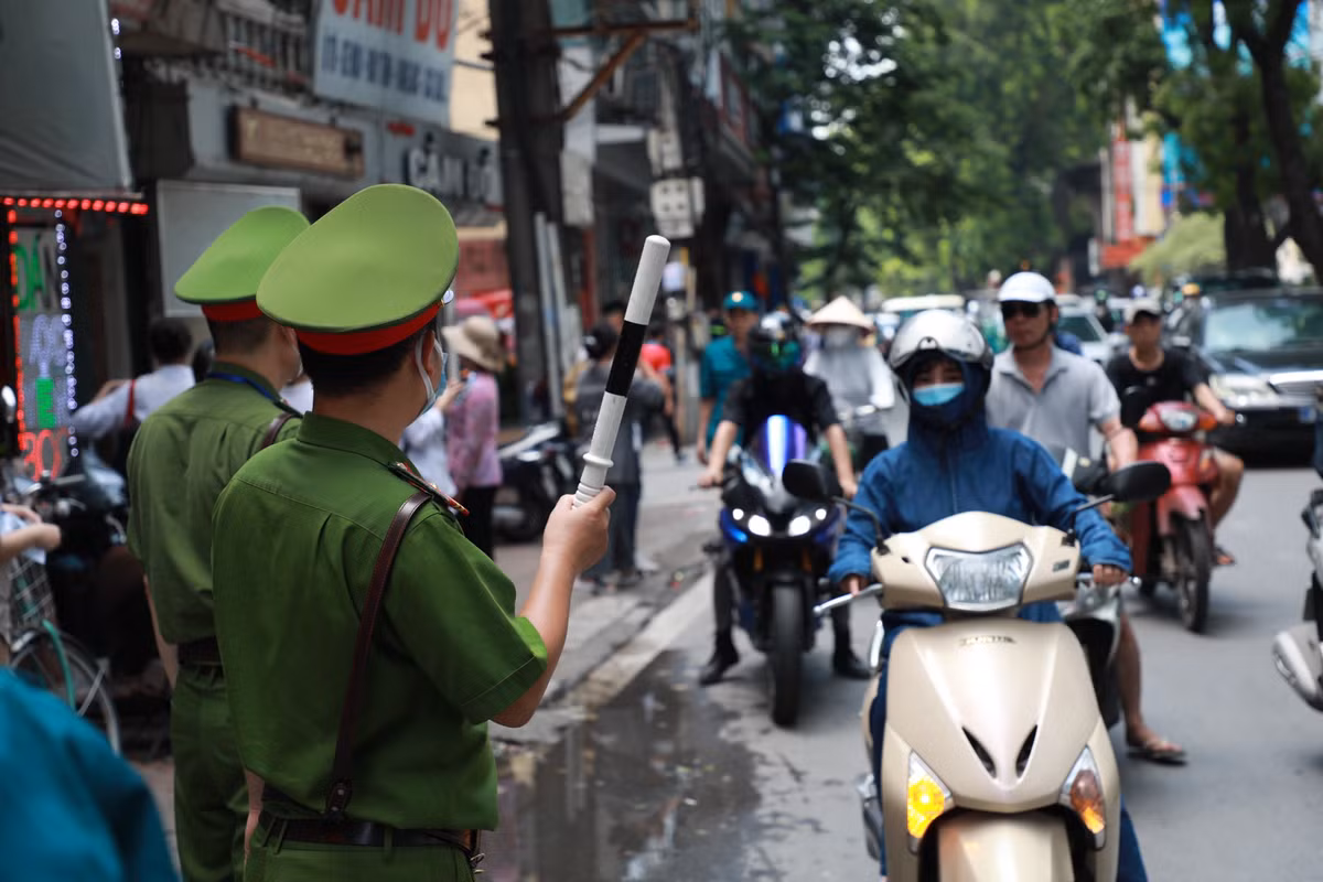 Lực lượng chức năng luôn đảm bảo giao thông thông suốt trong những ngày diễn ra kỳ thi.