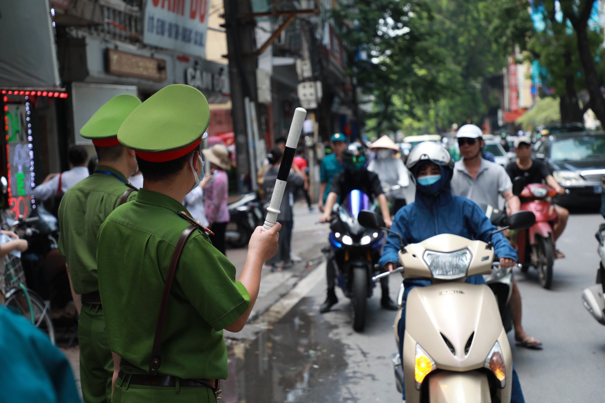 Lực lượng chức năng luôn đảm bảo giao thông thông suốt trong những ngày diễn ra kỳ thi.