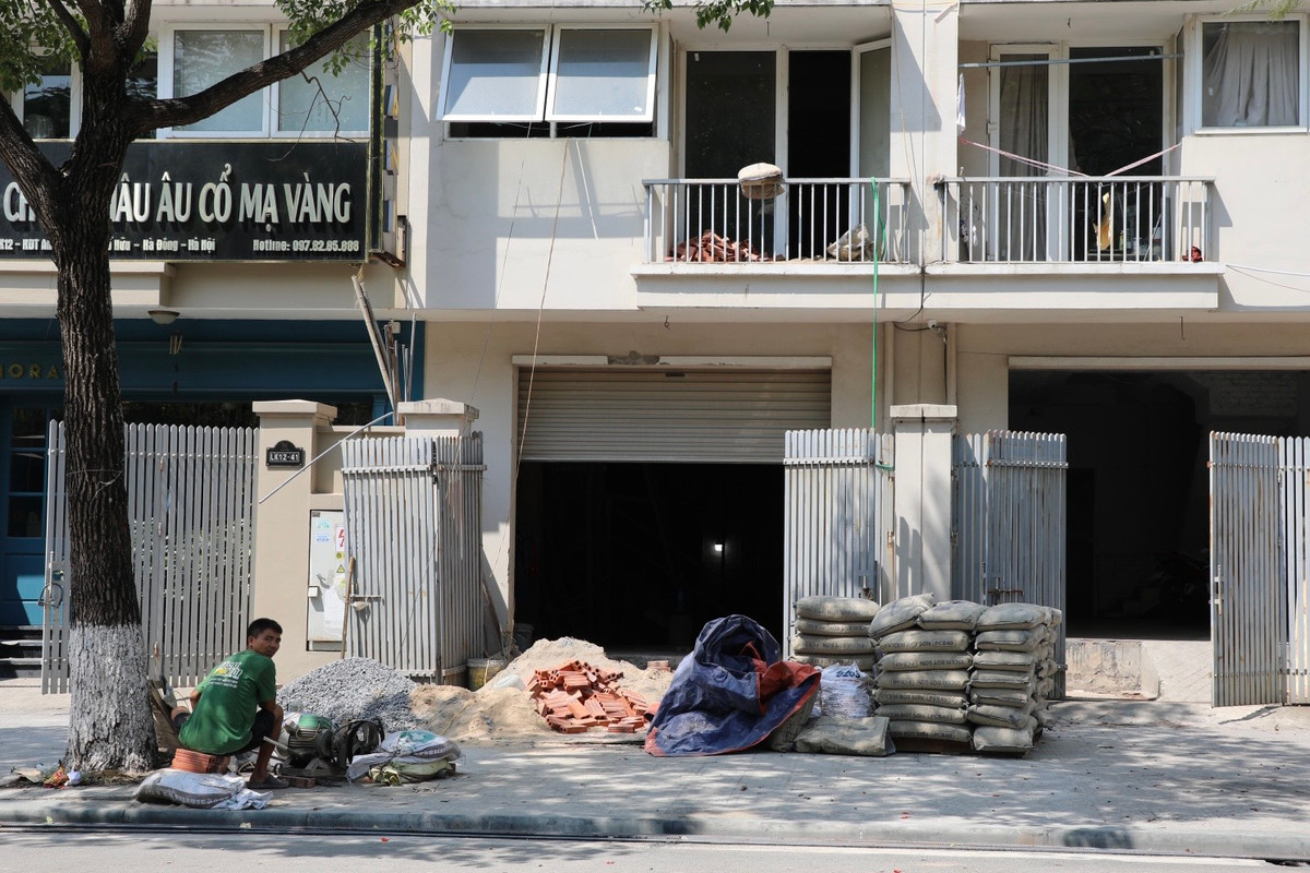 Tuy nhiên, dự án mới chỉ xây dựng hạ tầng nhà ở thấp tầng nhưng nhà cao tầng chưa xây dựng. Nằm trong danh sách 80 dự án cần rà soát do chậm tiến độ của Sở Xây dựng Hà Nội, nghĩa là Khu đô thị chưa đủ điều kiện được phép rao bán.