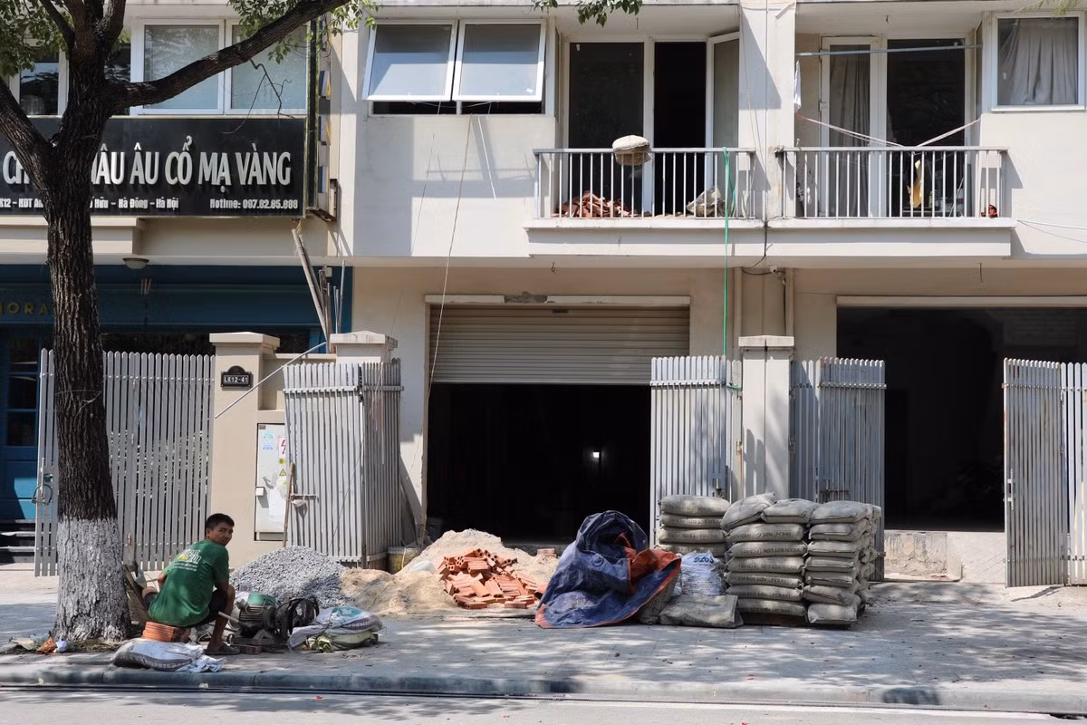 Tuy nhiên, dự án mới chỉ xây dựng hạ tầng nhà ở thấp tầng nhưng nhà cao tầng chưa xây dựng. Nằm trong danh sách 80 dự án cần rà soát do chậm tiến độ của Sở Xây dựng Hà Nội, nghĩa là Khu đô thị chưa đủ điều kiện được phép rao bán.