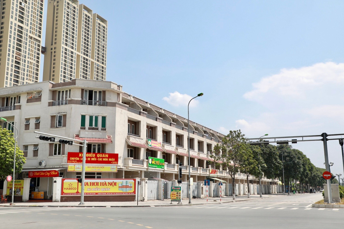 Dự án khu đô thị An Hưng rộng khoảng 30 ha, tổng mức đầu tư ước tính lên đến 5.000 tỷ đồng bao gồm tổ hợp các khu công trình hỗn hợp văn phòng, nhà ở, khu vui chơi giải trí, trung tâm thương mại, khách sạn cao cấp, văn phòng làm việc cho thuê. Nơi đây được đánh giá là một trong những dự án bề thế bậc nhất tại Thủ đô.