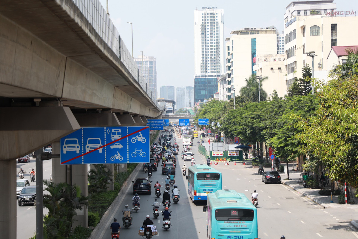 Vị trí được cấp phép thi công trên đường Nguyễn Trãi là từ ngõ 495 Nguyễn Trãi đến điểm giao Nguyễn Trãi - Nguyễn Xiển. Khu vực được quây rào thi công gồm đối diện ngõ 495 Nguyễn Trãi và đối diện các số nhà 493, 489, 481, 477, 475, 459, 445.