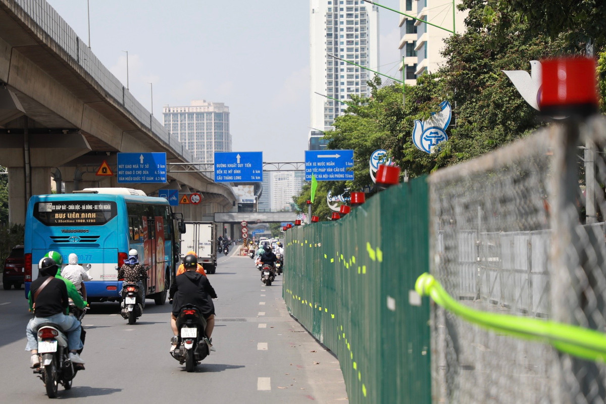 Bắt đầu từ hôm nay (10/6), Sở GTVT Hà Nội sẽ cấm toàn bộ các phương tiện đi thẳng, rẽ trái tại nút giao Khuất Duy Tiến - Nguyễn Trãi theo hướng đi Khuất Duy Tiến, Ngã Tư Sở. Thời gian cấm đến 8/12/2023.