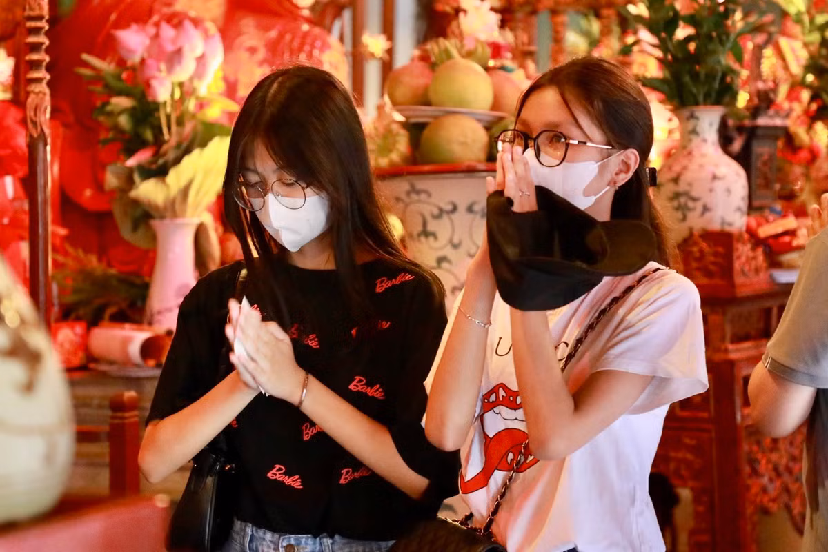 Bạn Khánh Ly (bên trái) và bạn Anh Thư cùng ở Hoàng Mai, Hà Nội cho biết cũng đã chuẩn bị tốt cho kỳ thi. Ly sẽ thi vào THPT Hoàng Văn Thụ còn Thư sẽ thi trường THPT Trương Định.