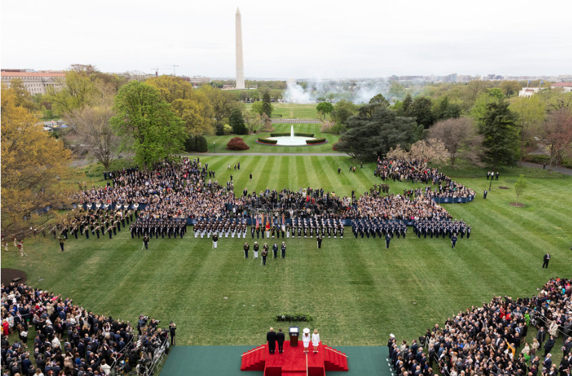 Đây cũng là nơi đón tiếp các vị khách đến thăm.