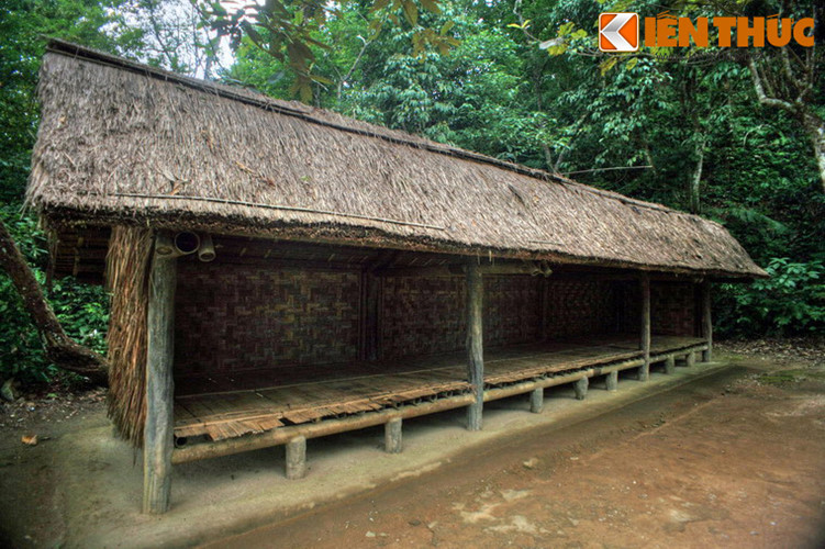 Các công trình khác gồm trạm gác tiền tiêu, lán ngủ điện báo viên, hầm tổng đài điện thoại, lán làm việc của Ban Thông tin...