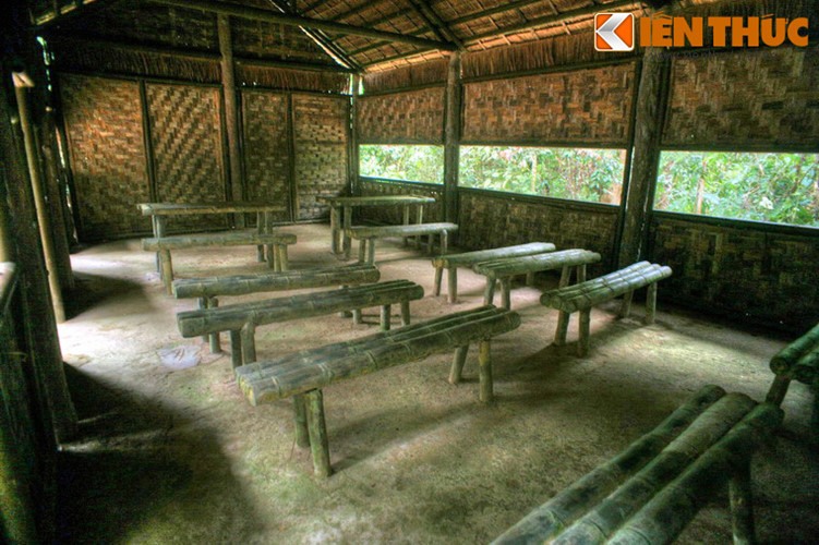 Nhà tác chiến - nơi giao ban hàng ngày của Bộ Chỉ huy, hội trường - nơi diễn ra các Hội nghị cán bộ do Đảng ủy và Bộ Chỉ huy triệu tập.