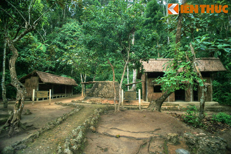 Đây là một chuỗi các công trình được xây dựng dọc theo con suối nhỏ trong rừng Mường Phăng, chạy quanh chân núi, trên một diện tích tự nhiên khoảng 90km2.