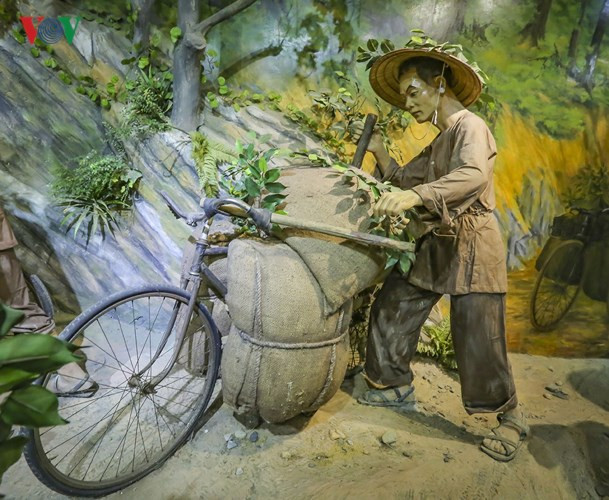 Có những chiếc xe chở kỷ lục lên đến 370kg như của ông Ma Văn Thắng, dân công xã Thanh Lâu, huyện Thanh Ba, tỉnh Phú Thọ.