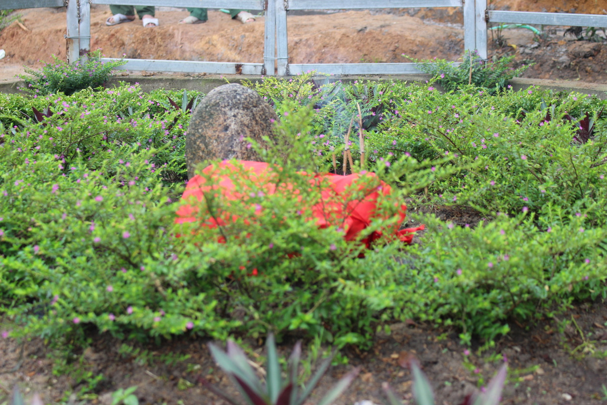 Vị trí chôn hòn đá vía tại bản Chung Sơn, xã Sơn Thủy, huyện Quan Sơn.