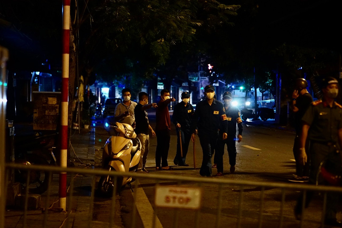 Giám đốc Sở Y tế Hà Nội cho biết đã đề xuất với Thành phố Hà Nội tổ chức cách ly hơn 1.000 người nhà bệnh nhân.