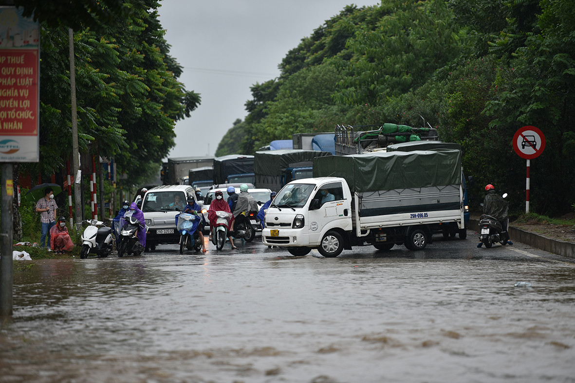 Sáng nay (11/10), Hà Nội xuất hiện cơn mưa lớn sau 3 ngày mưa liên tiếp.