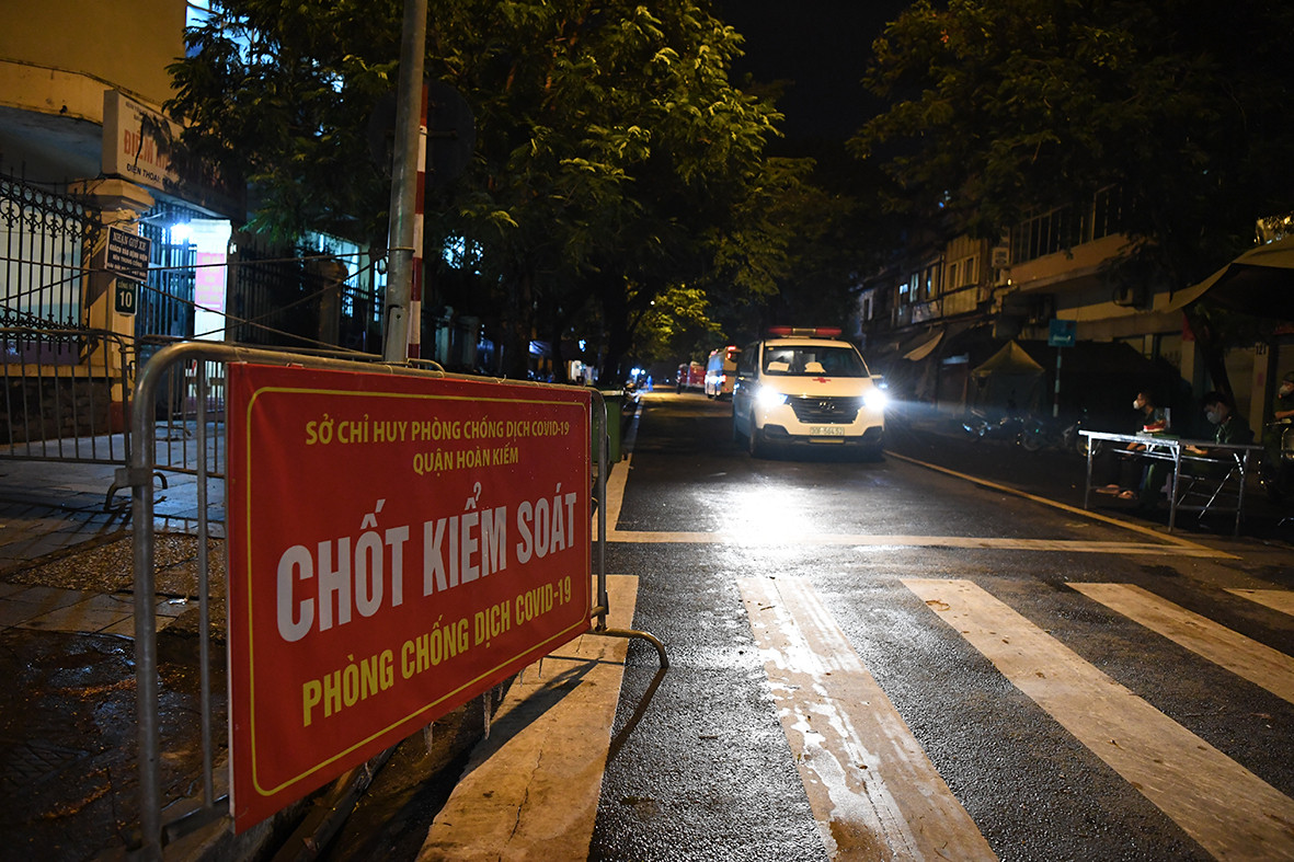 Đêm qua (4/10), hàng trăm người liên quan đến ổ dịch BV Việt Đức gồm người bệnh, F1 đã được đưa về BV Thanh Nhàn.