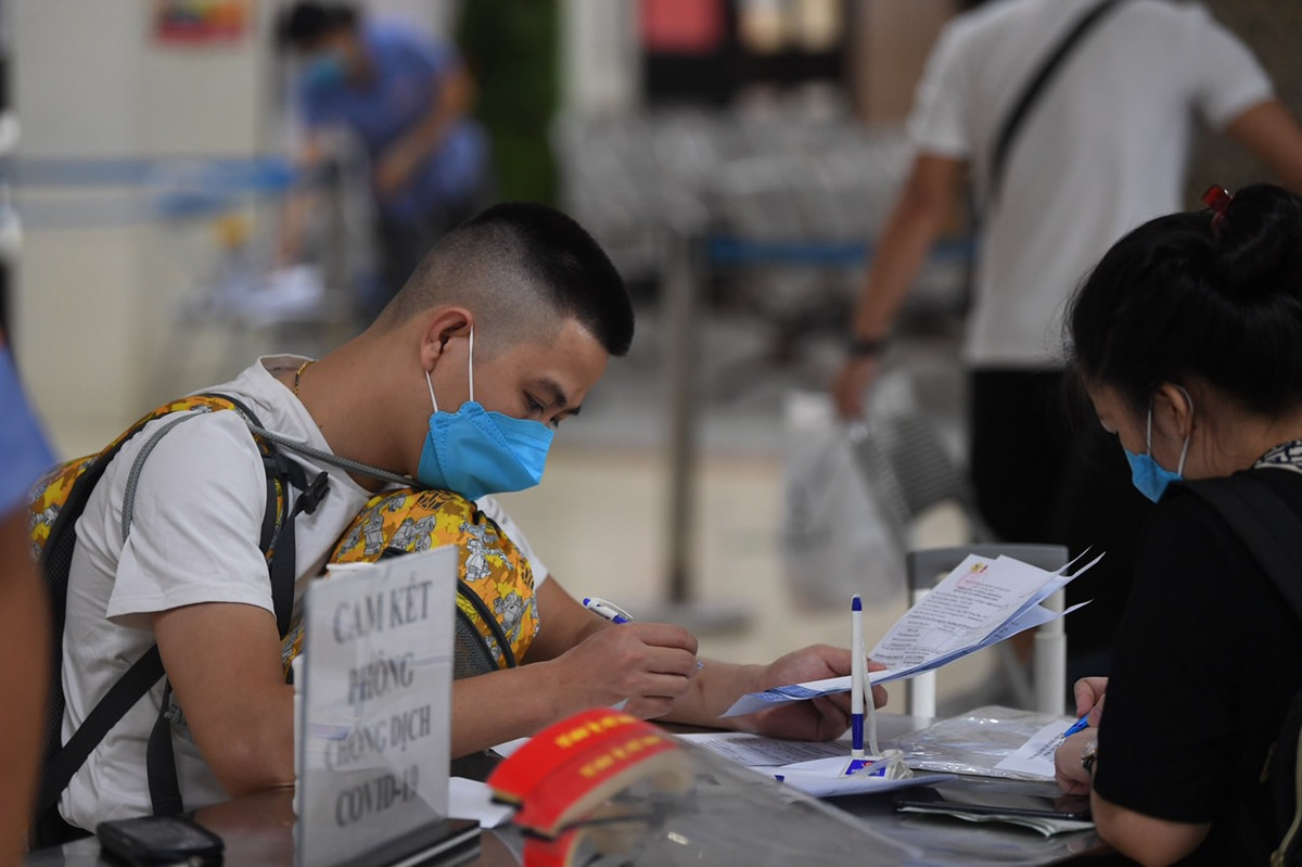 Hành khách đi tàu sẽ phải đến sớm hơn giờ tàu chạy để làm thêm một số thủ tục khai báo y tế, kiểm tra dịch tễ trước khi lên tàu.