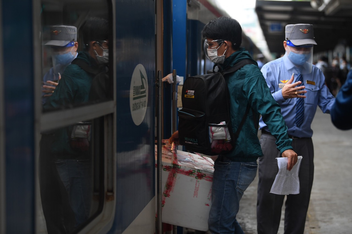 Hiện tại các phương tiện hành khách công cộng chỉ được khai thác tối đa 50% số ghế để đảm bảo giãn cách cho hành khách.