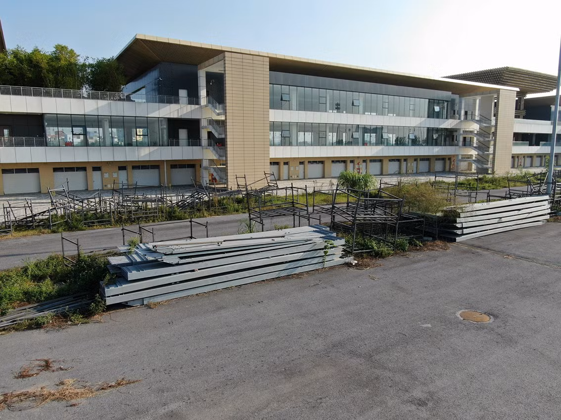 Cận cảnh khu đất xây trường đua F1 tại Mỹ Đình đang bị đòi lại Can canh khu dat xay truong dua F1 tai My Dinh dang bi doi lai