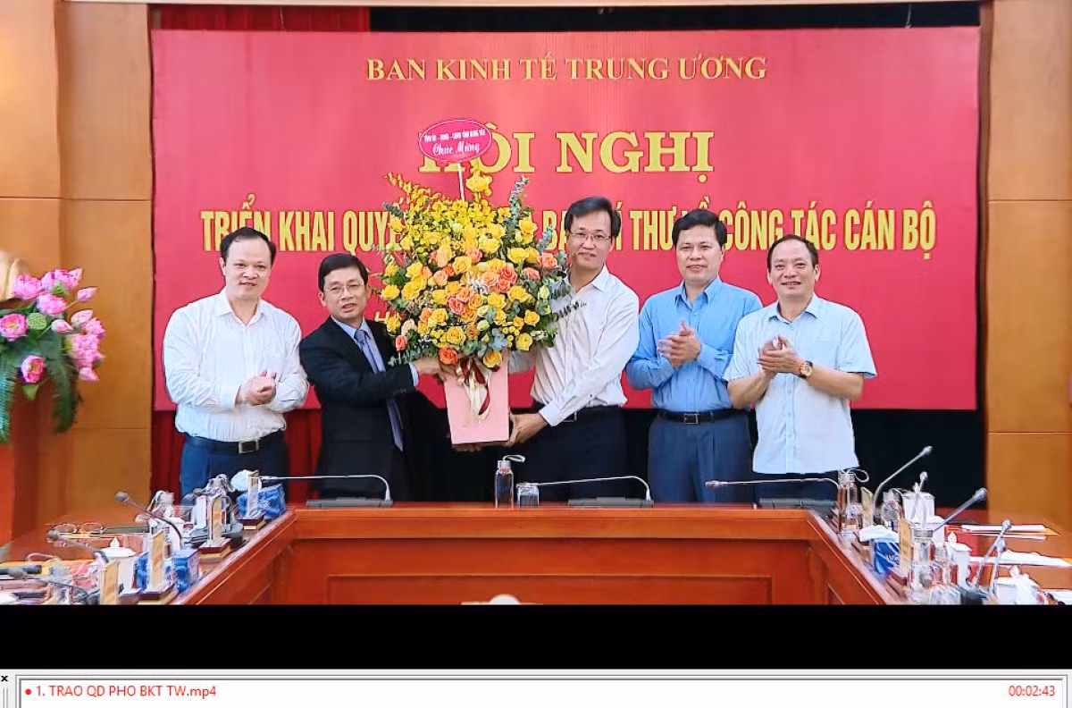 Dieu dong ong Nguyen Duy Hung lam Pho Truong Ban Kinh te Trung uong-Hinh-2