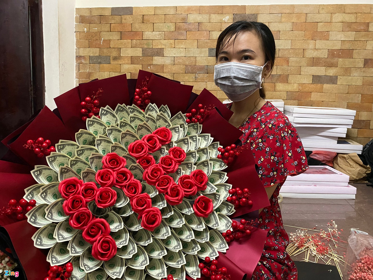Choáng ngợp với bó hoa bằng tiền mặt trị giá 200 triệu đồng ngày 20/10 - Hình 2 Choang ngop voi bo hoa bang tien mat tri gia 200 trieu dong ngay 20/10-Hinh-2