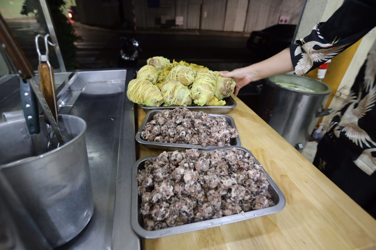 Theo công điện mới nhất của UBND TP Hà Nội, từ 14/10, các cửa hàng ăn uống (trừ rượu, bia) sẽ được phục vụ khách tại cửa hàng.