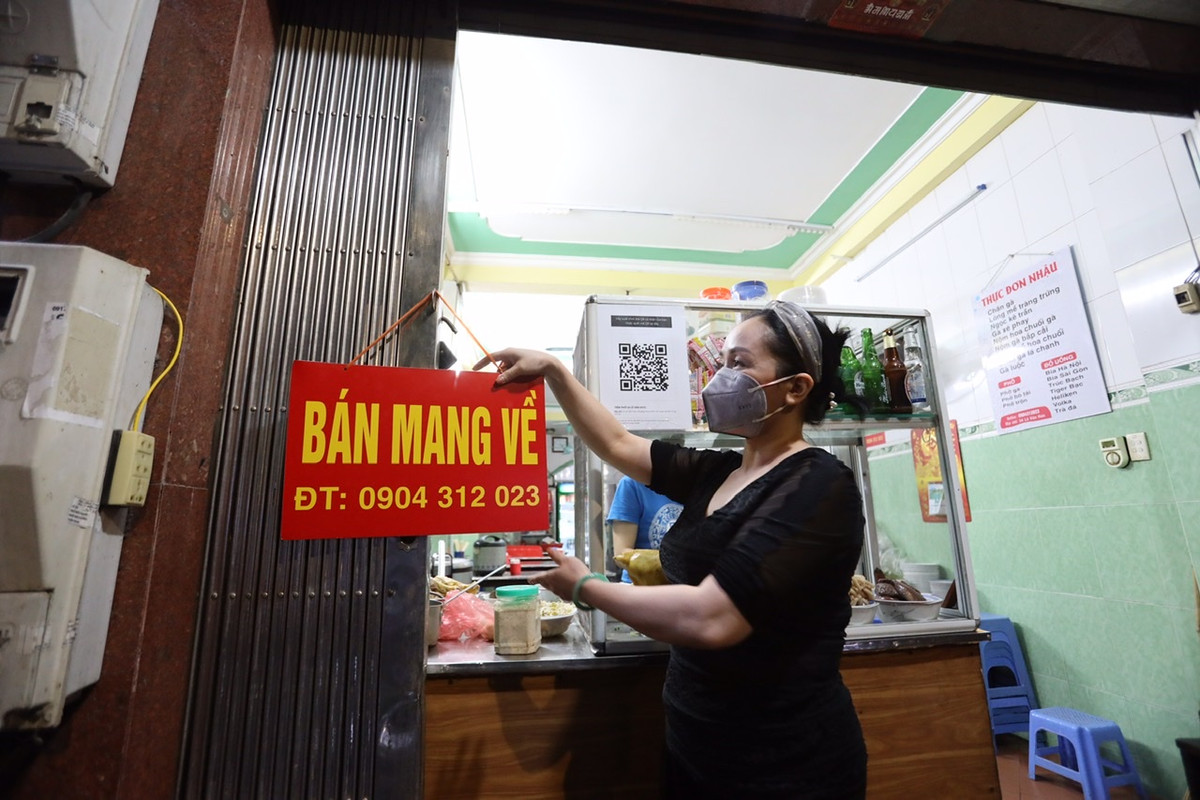 Ngoài ra, khách đến ăn phải thực hiện quét mã QR để kiểm soát lịch trình di chuyển.