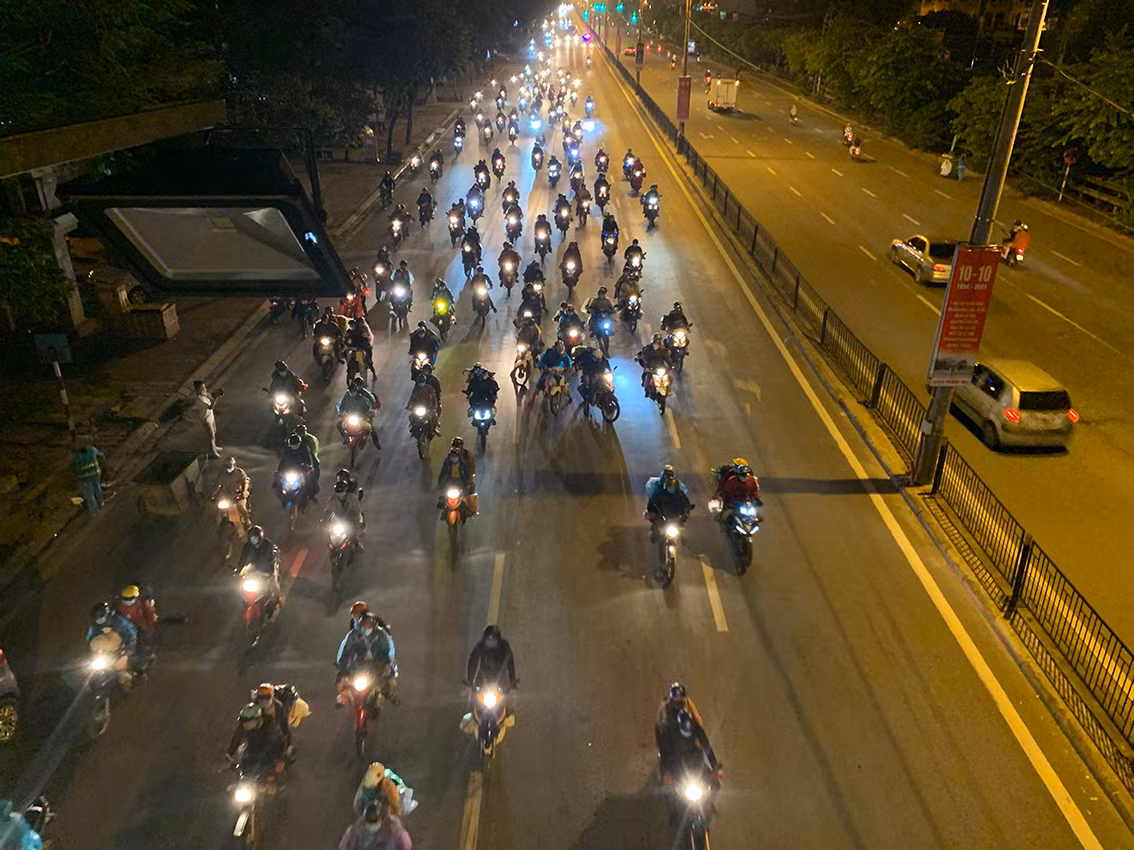 Sau khi vào đến Hà Nội, đoàn sẽ di chuyển ra đường Vành đai 3 đi ra cầu Trung Hà và tiếp tục lộ trình theo đường Phú Thọ.