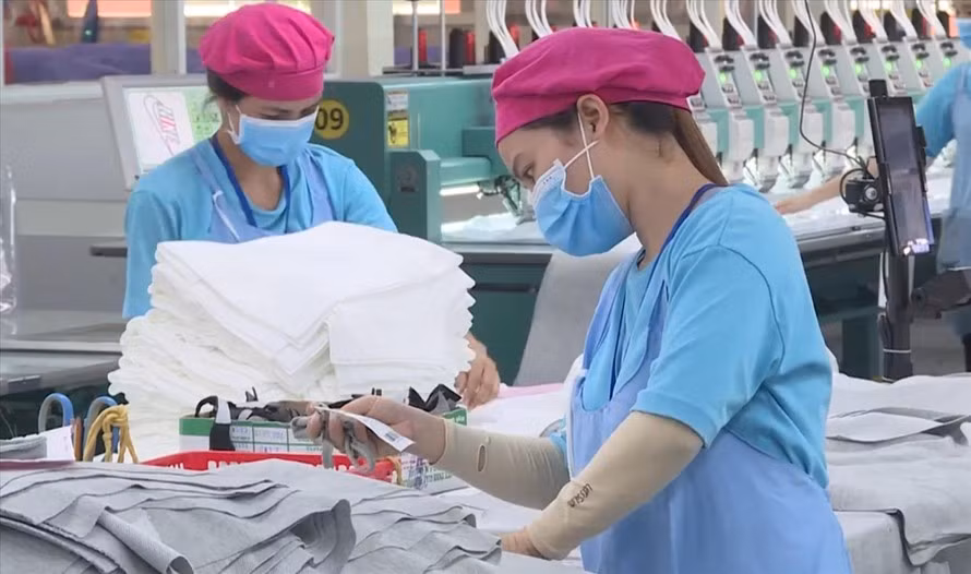 Can bo, cong chuc dong thuan lui cai cach tien luong