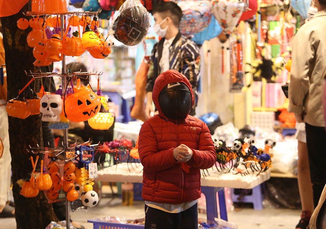 Mặt nạ vẫn là mặt hàng bán chạy nhất dịp Halloween.